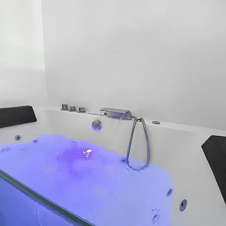 Balneo-cine-centre Historique A Apartment Troyes