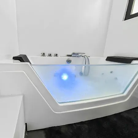 Balneo-cine-centre Historique A Troyes